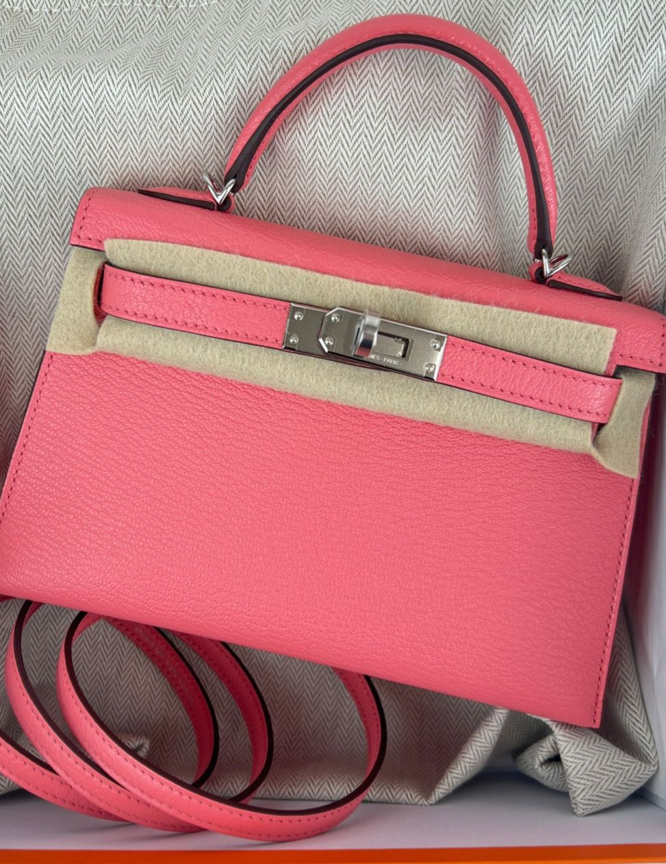 Hermès Kelly Sellier 20 - Rose D'ete Verso Chèvre Leather - Palladium Hardware - K20RDVCPHW