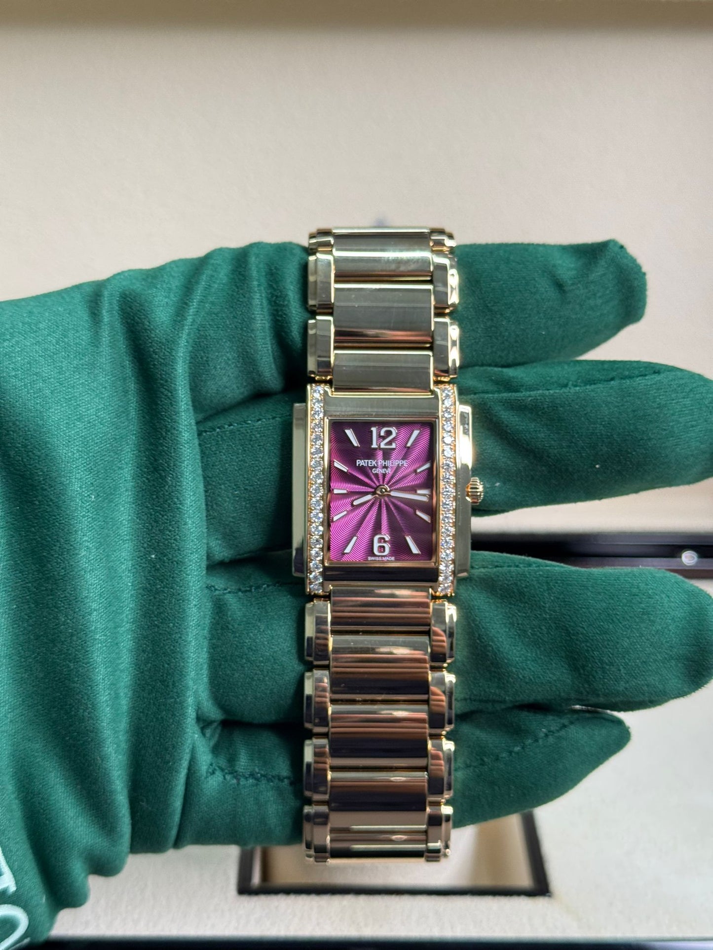 Patek Philippe Twenty~4 - 25.1 x 30 MM - Rose Gold - 4910/1201R