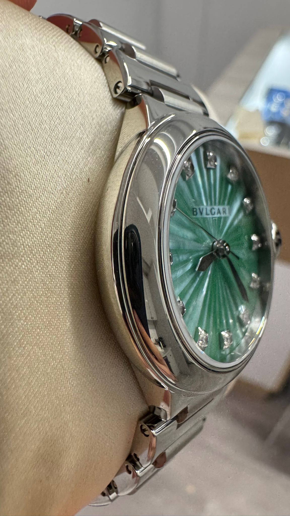 Bvlgari LVCEA - 33 MM - Stainless Steel - Green Diamond Dial - 103728