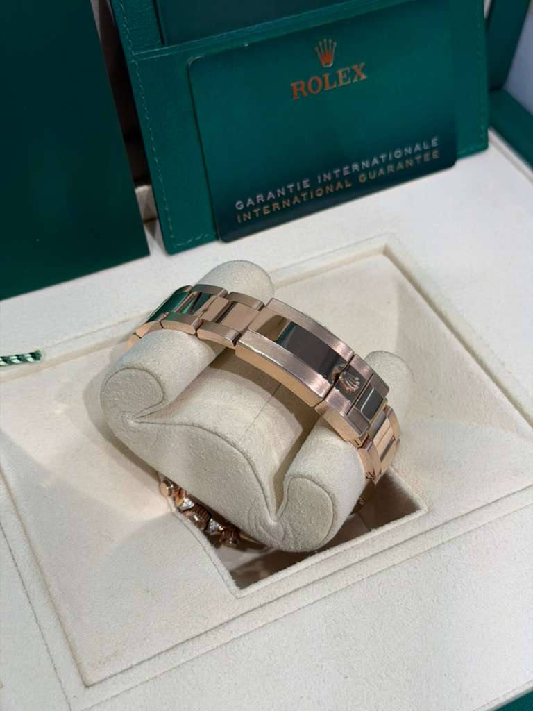 Rolex Rainbow Everose Gold Daytona Watch - 40 MM - Oyster Bracelet -&nbsp; Rainbow Black/MOP Dial Dial - 116595RBOW-0001