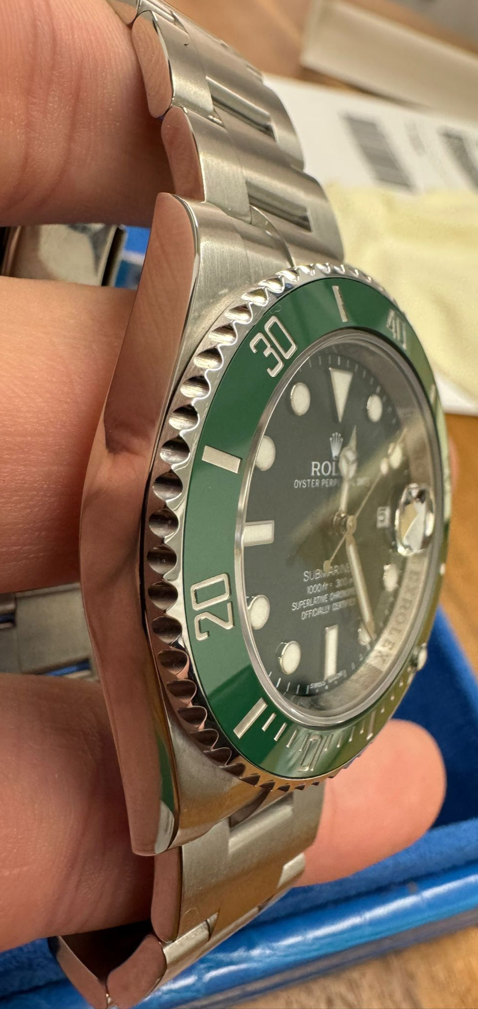 Rolex Hulk Steel Submariner Watch 40MM - Oyster Bracelet - Green Dial - 116610LV