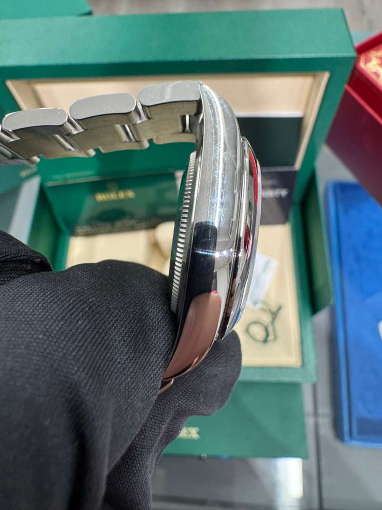 Rolex Stainless Steel Oyster Perpetual no date Watch - 34 MM - Oyster Bracelet - Silver Dial - 124200 sio