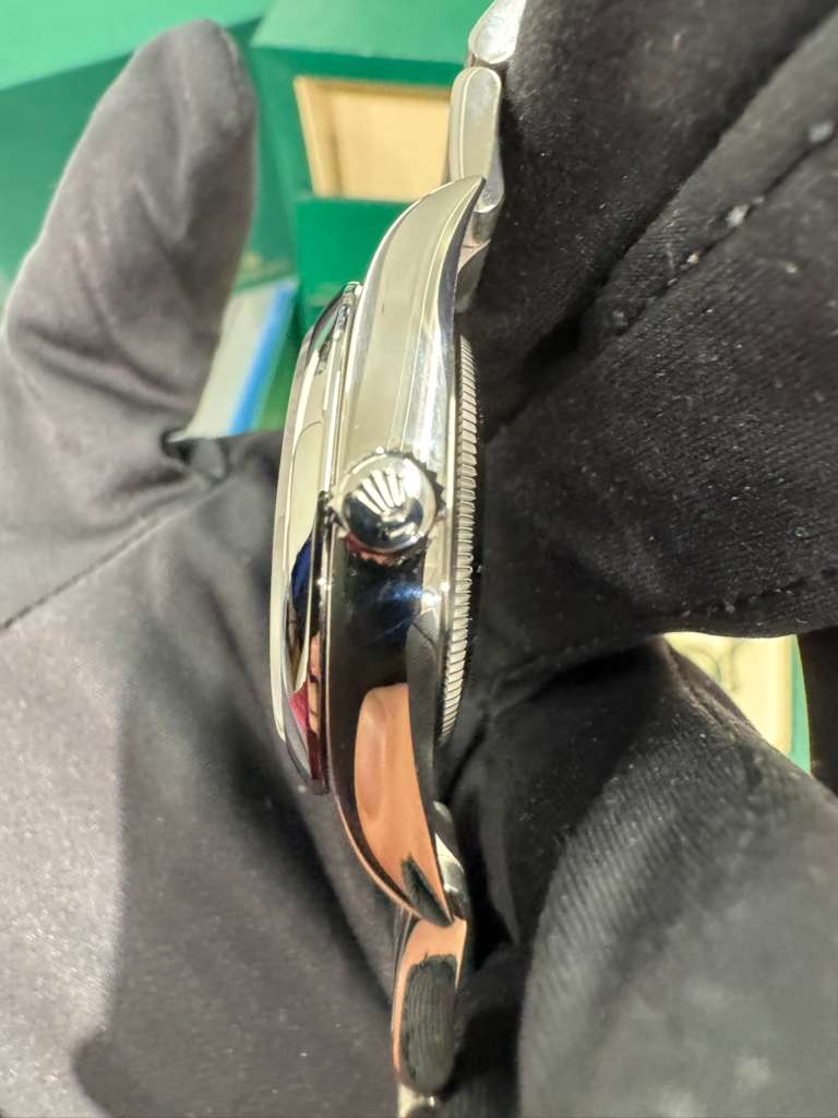 Rolex Stainless Steel Oyster Perpetual no date Watch - 34 MM - Oyster Bracelet - Silver Dial - 124200 sio