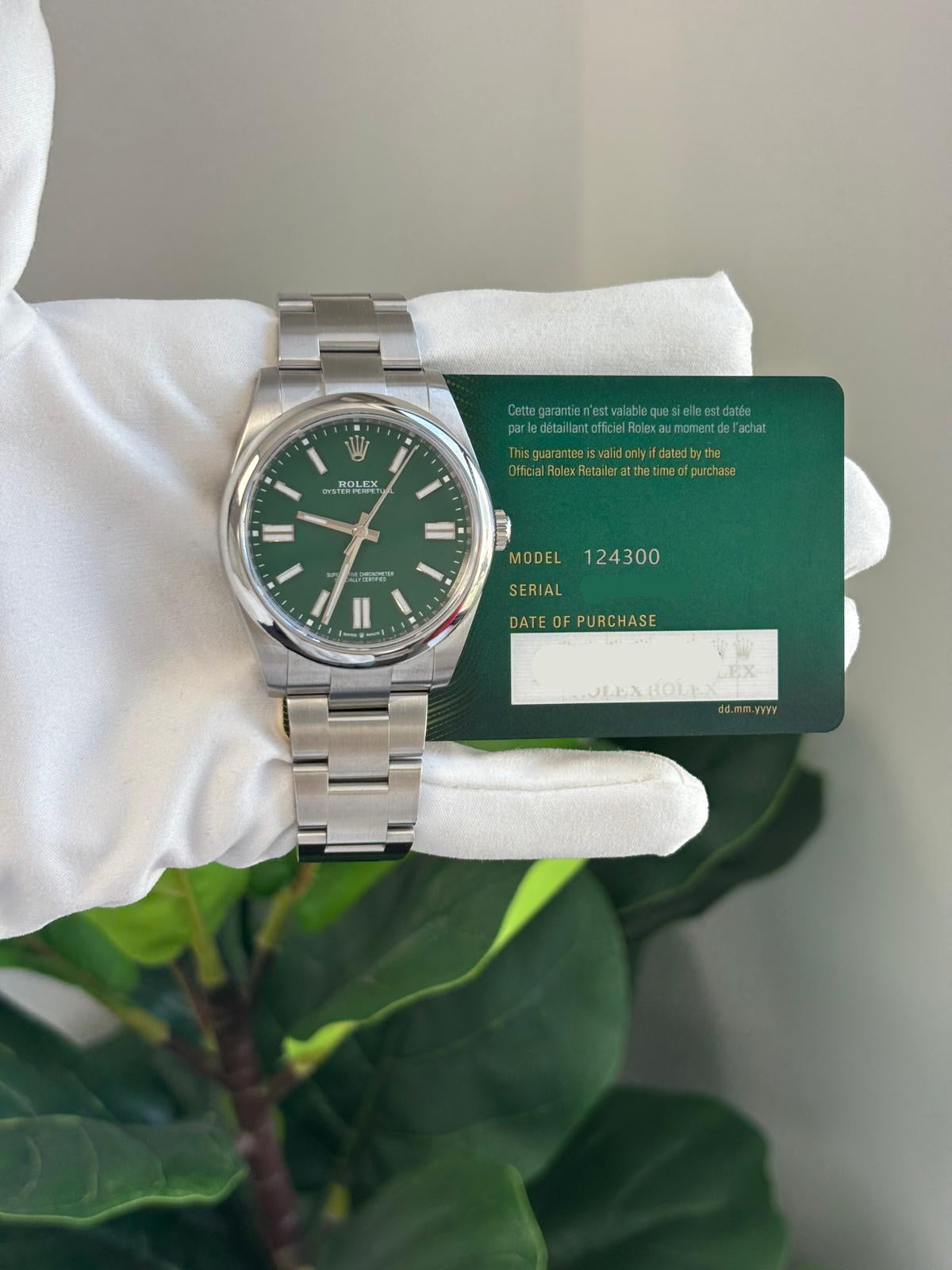 Rolex Stainless Steel Oyster Perpetual no date Watch - 41 MM - Oyster Bracelet - Green Dial - 124300 greio