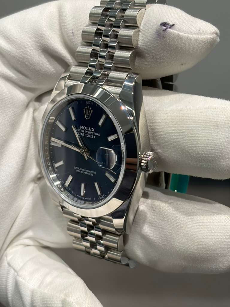 Rolex Stainless Steel Datejust 41 Date Watch - 41 MM - Jubilee Bracelet - Smooth Bezel - Blue Dial - 126300 blij