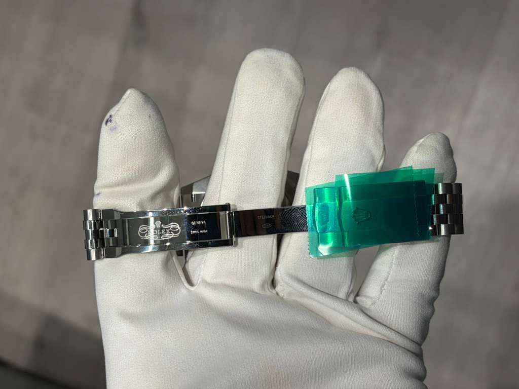 Rolex Stainless Steel Datejust 41 Date Watch - 41 MM - Jubilee Bracelet - Smooth Bezel - Blue Dial - 126300 blij