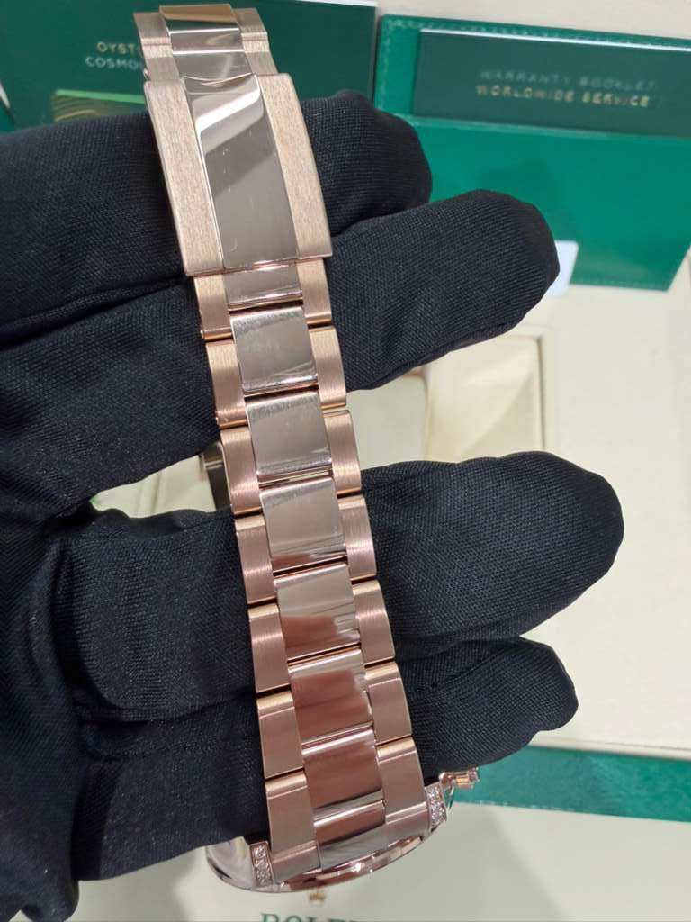 Rolex Cosmograph Daytona Baguette Bezel - 40 MM - Rose Gold - 126595TBR-0001
