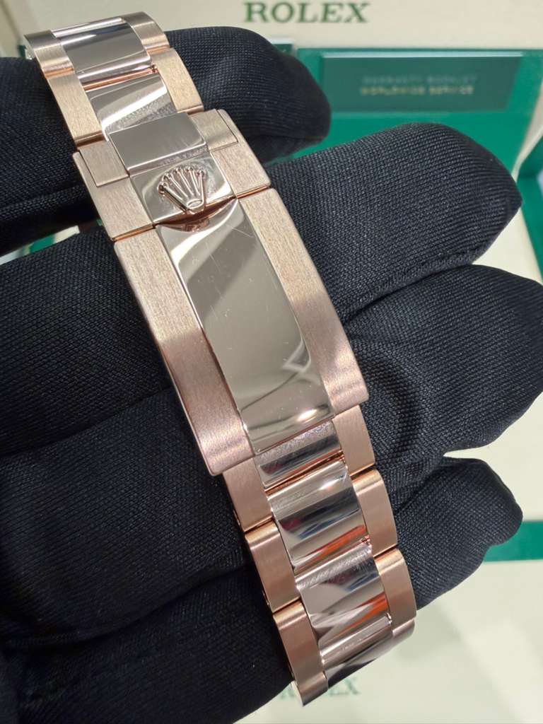 Rolex Cosmograph Daytona Baguette Bezel - 40 MM - Rose Gold - 126595TBR-0001 