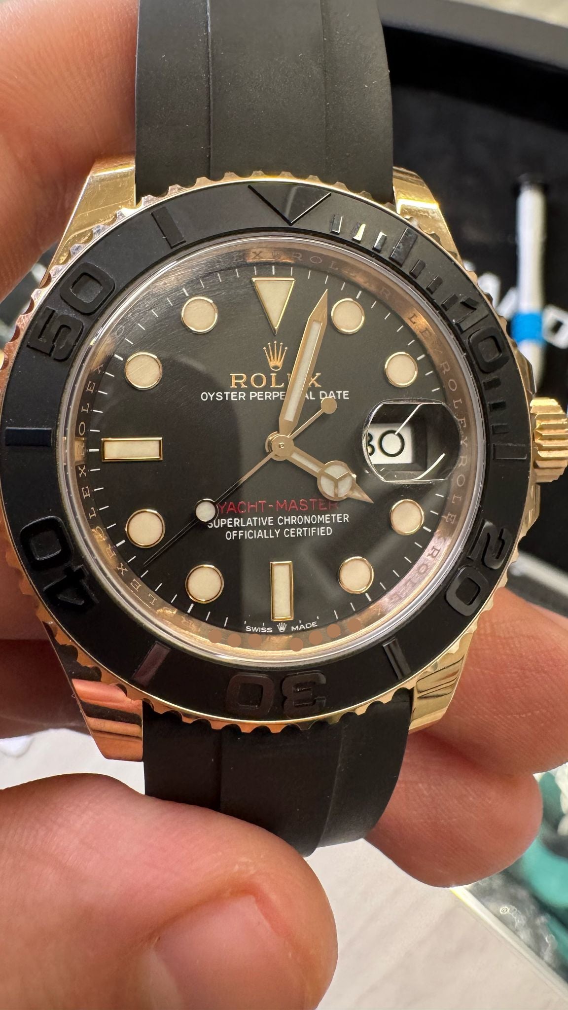 Rolex Everose Gold Yacht-Master Watch - 40 MM - Oysterflex Strap - Black Dial - 126655 bk