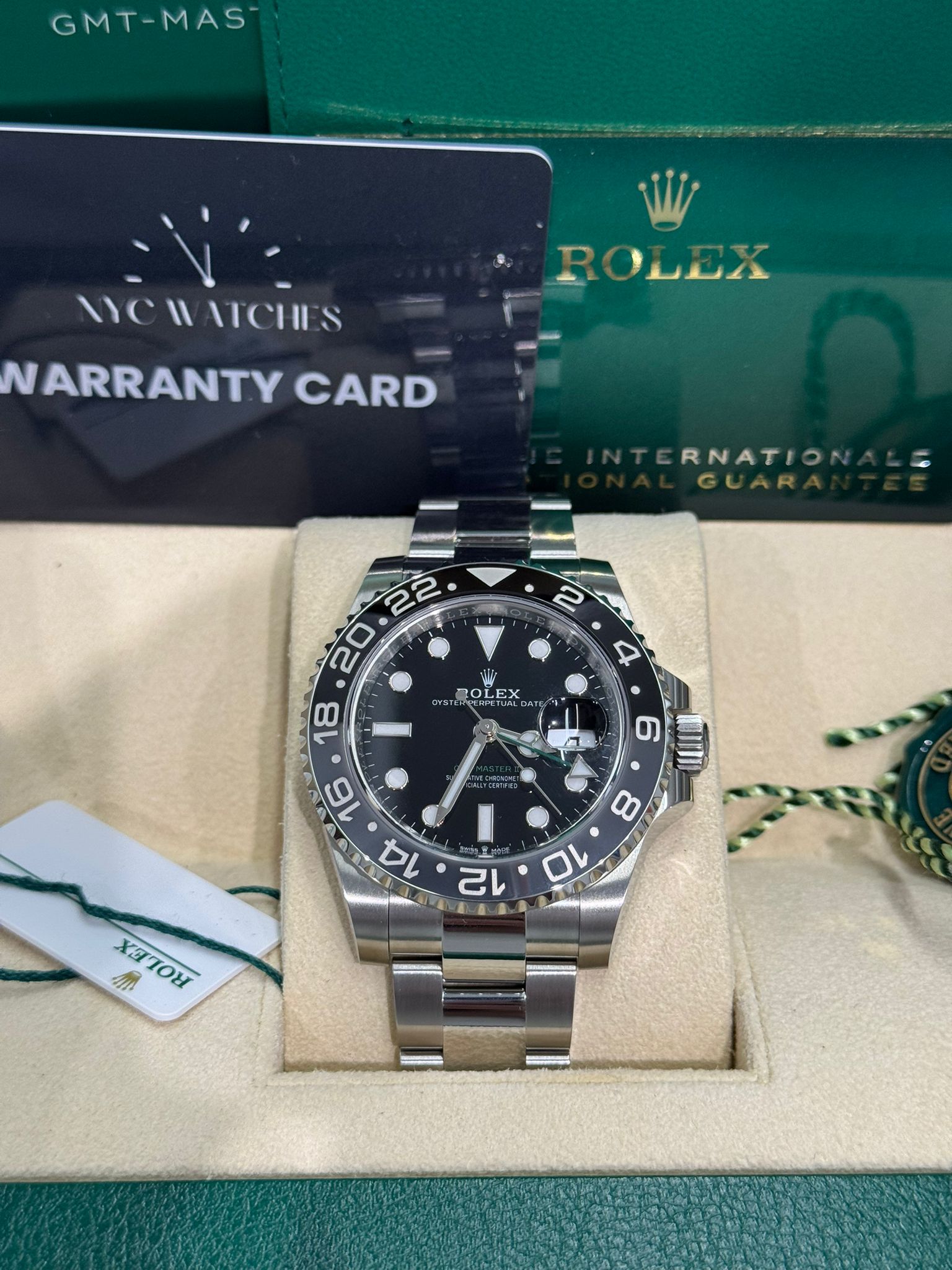 Rolex GMT-Master II - 40 MM - Stainless Steel - Black Dial - 126710GRNR