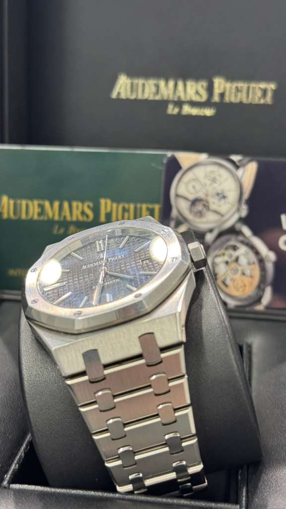 Audemars Piguet - Royal Oak - 41 MM - Steel - 15400ST.OO.1220ST.01