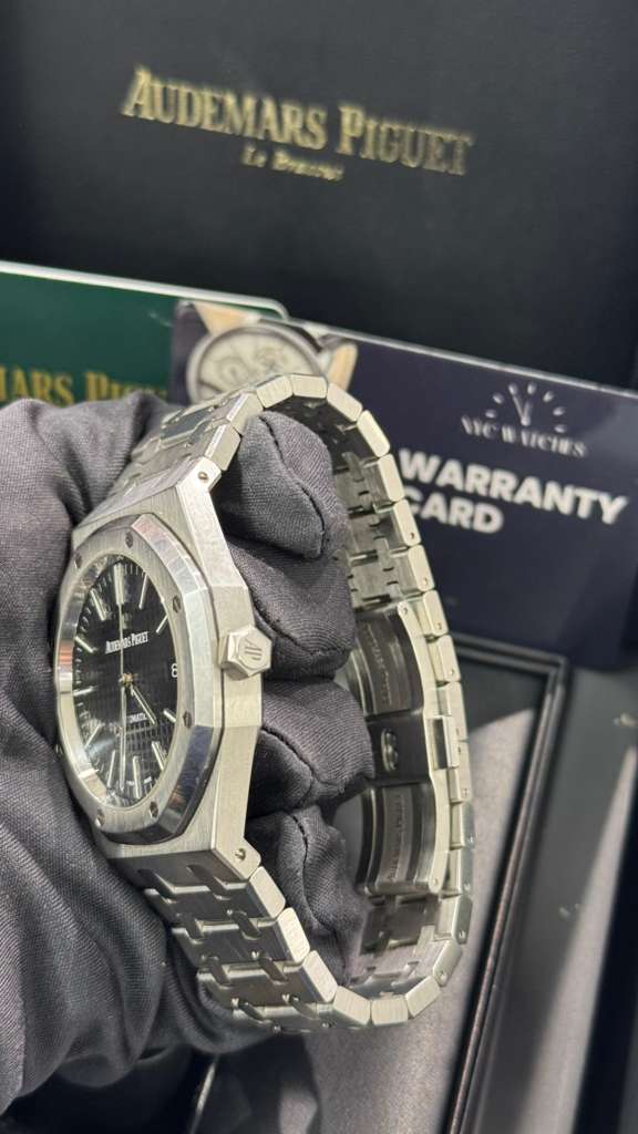 Audemars Piguet - Royal Oak - 41 MM - Steel - 15400ST.OO.1220ST.01