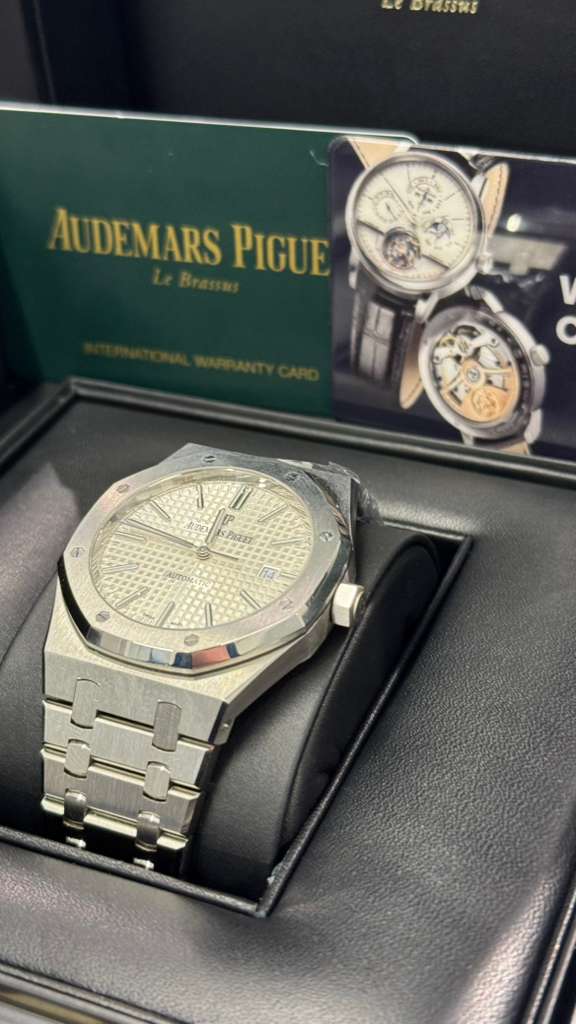 Audemars Piguet - Royal Oak - 41 MM - Steel - 15400ST.OO.1220ST.02
