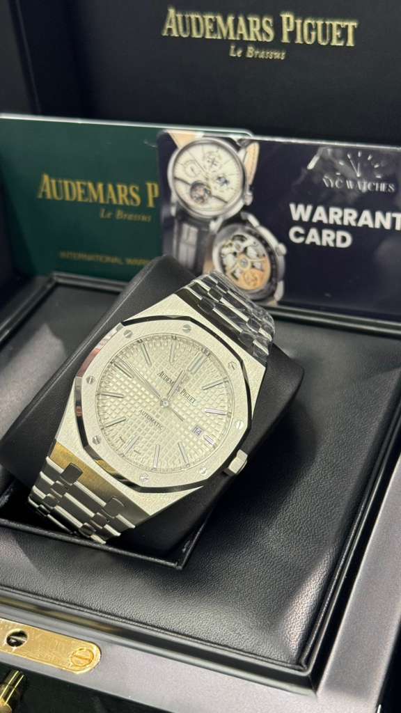 Audemars Piguet - Royal Oak - 41 MM - Steel - 15400ST.OO.1220ST.02