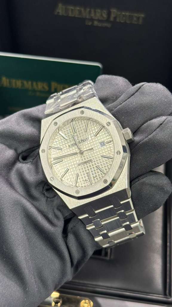 Audemars Piguet - Royal Oak - 41 MM - Steel - 15400ST.OO.1220ST.02