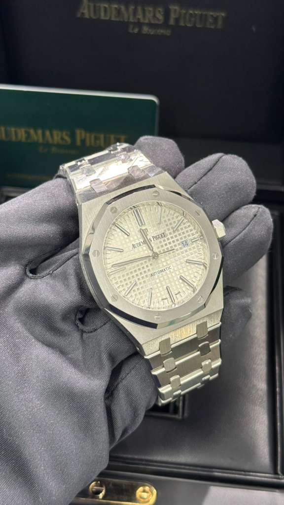 Audemars Piguet - Royal Oak - 41 MM - Steel - 15400ST.OO.1220ST.02