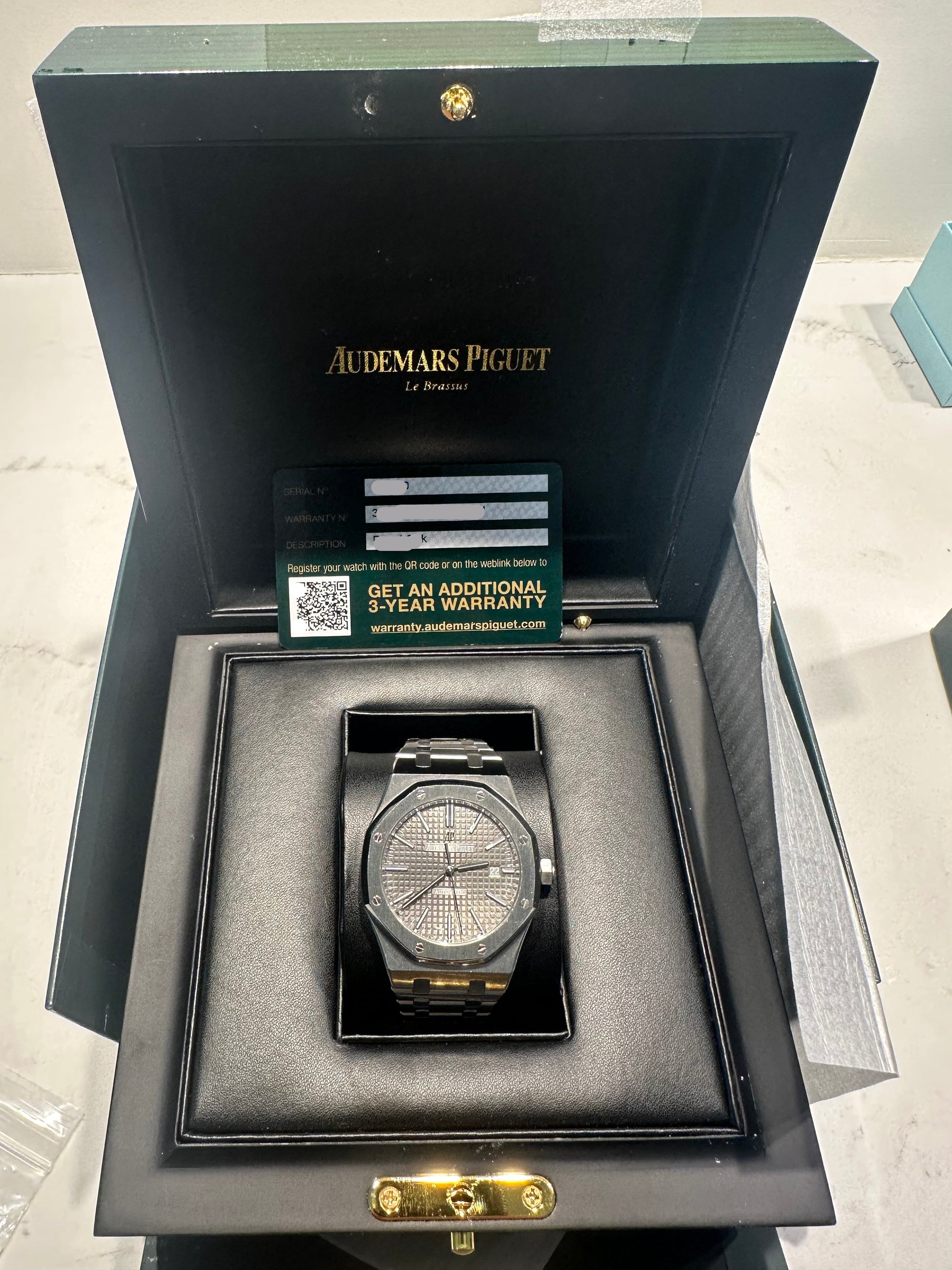 Audemars Piguet - Royal Oak - 41 MM - Steel - 15400ST.OO.1220ST.04