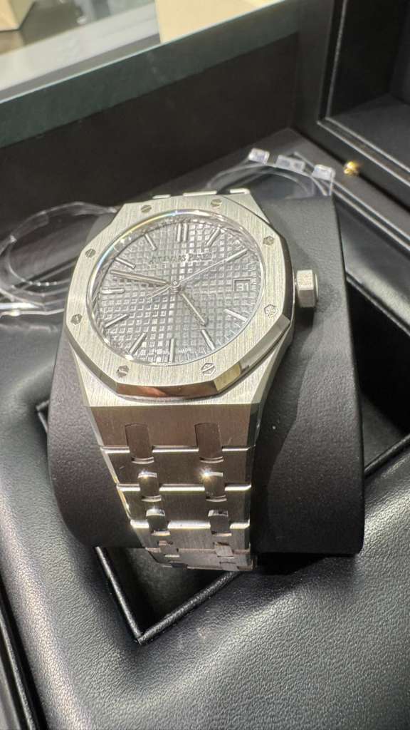 Audemars Piguet - Royal Oak - 37 MM - Steel - 15550ST.OO.1356ST.03