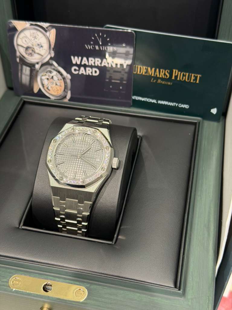 Audemars Piguet Royal Oak Selfwinding 37 MM - Stainless Steel Bracelet - Grey Dial - Diamond Bezel - 15551ST.ZZ.1356ST.06
