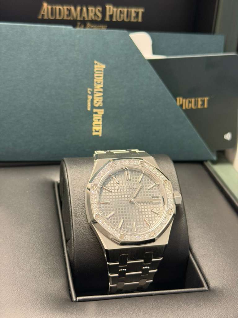 Audemars Piguet Royal Oak Selfwinding 37 MM - Stainless Steel Bracelet - Grey Dial - Diamond Bezel - 15551ST.ZZ.1356ST.06