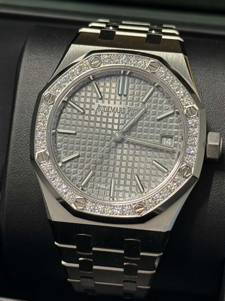 Audemars Piguet Royal Oak Selfwinding 37 MM - Stainless Steel Bracelet - Grey Dial - Diamond Bezel - 15551ST.ZZ.1356ST.06
