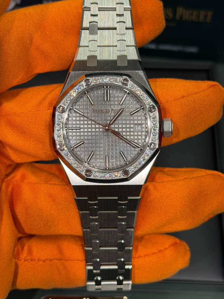 Audemars Piguet Royal Oak Selfwinding 37 MM - Stainless Steel Bracelet - Grey Dial - Diamond Bezel - 15551ST.ZZ.1356ST.06