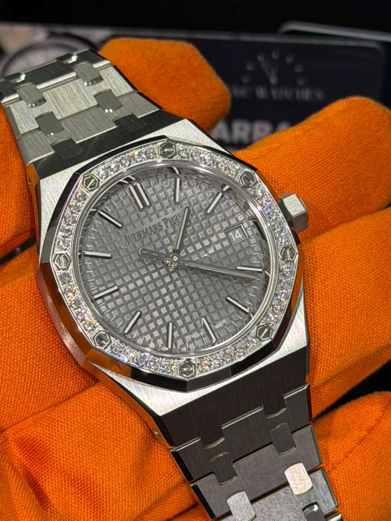Audemars Piguet Royal Oak Selfwinding 37 MM - Stainless Steel Bracelet - Grey Dial - Diamond Bezel - 15551ST.ZZ.1356ST.06