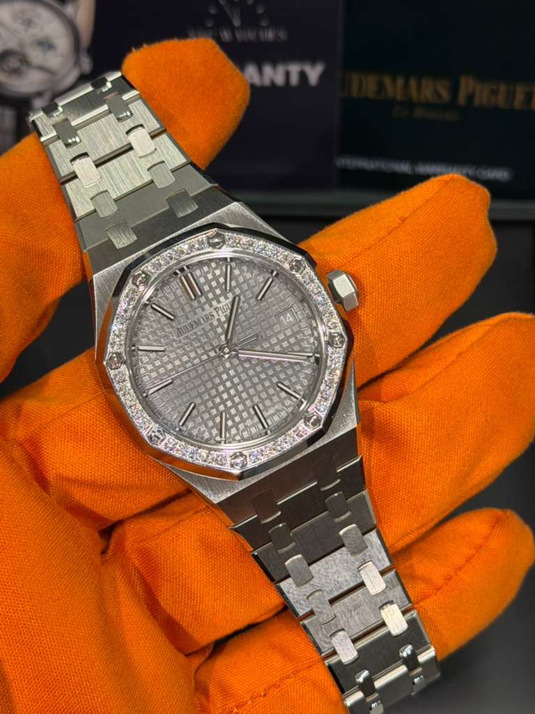 Audemars Piguet Royal Oak Selfwinding 37 MM - Stainless Steel Bracelet - Grey Dial - Diamond Bezel - 15551ST.ZZ.1356ST.06