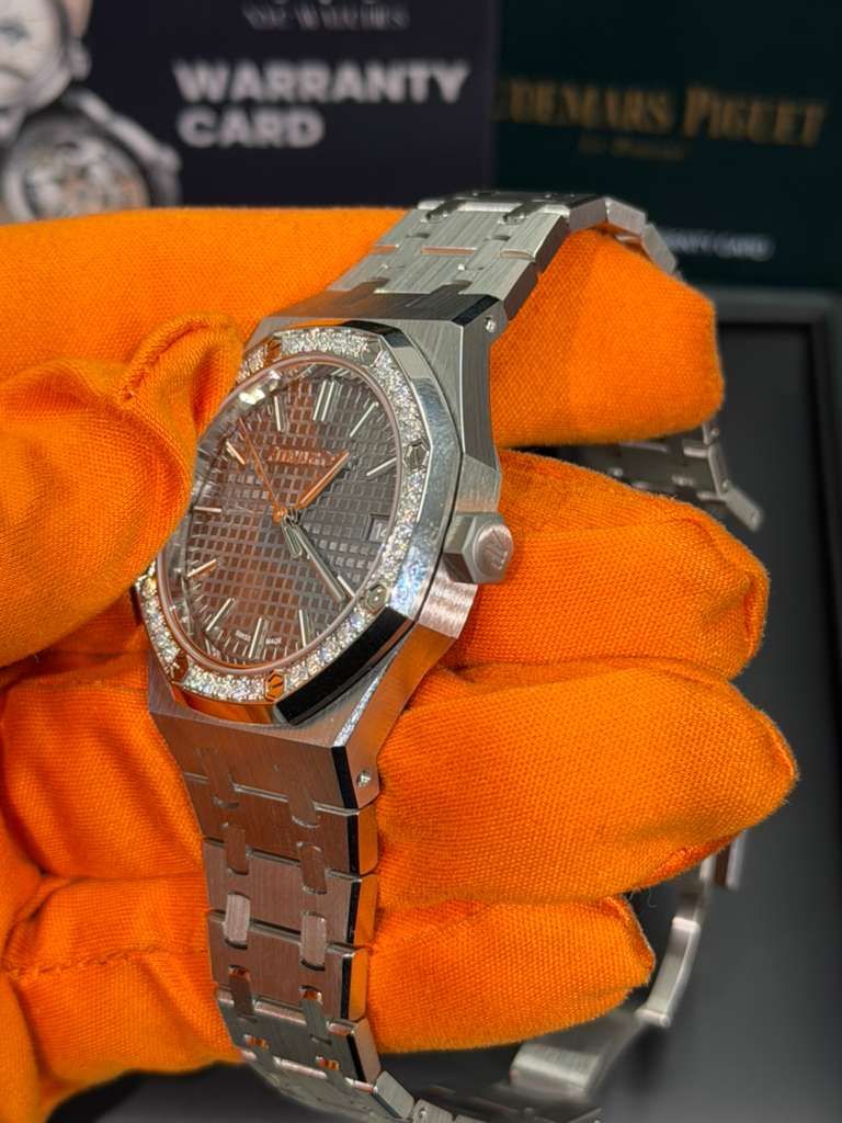 Audemars Piguet Royal Oak Selfwinding 37 MM - Stainless Steel Bracelet - Grey Dial - Diamond Bezel - 15551ST.ZZ.1356ST.06