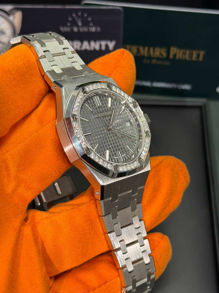 Audemars Piguet Royal Oak Selfwinding 37 MM - Stainless Steel Bracelet - Grey Dial - Diamond Bezel - 15551ST.ZZ.1356ST.06