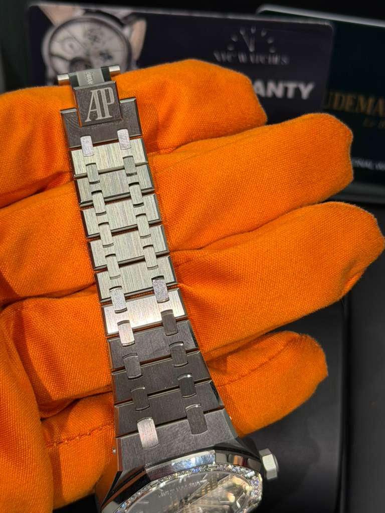 Audemars Piguet Royal Oak Selfwinding 37 MM - Stainless Steel Bracelet - Grey Dial - Diamond Bezel - 15551ST.ZZ.1356ST.06