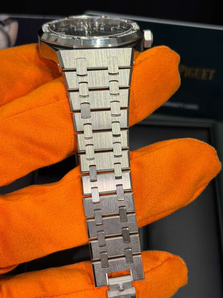 Audemars Piguet Royal Oak Selfwinding 37 MM - Stainless Steel Bracelet - Grey Dial - Diamond Bezel - 15551ST.ZZ.1356ST.06