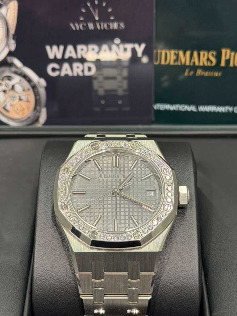 Audemars Piguet Royal Oak Selfwinding 37 MM - Stainless Steel Bracelet - Grey Dial - Diamond Bezel - 15551ST.ZZ.1356ST.06