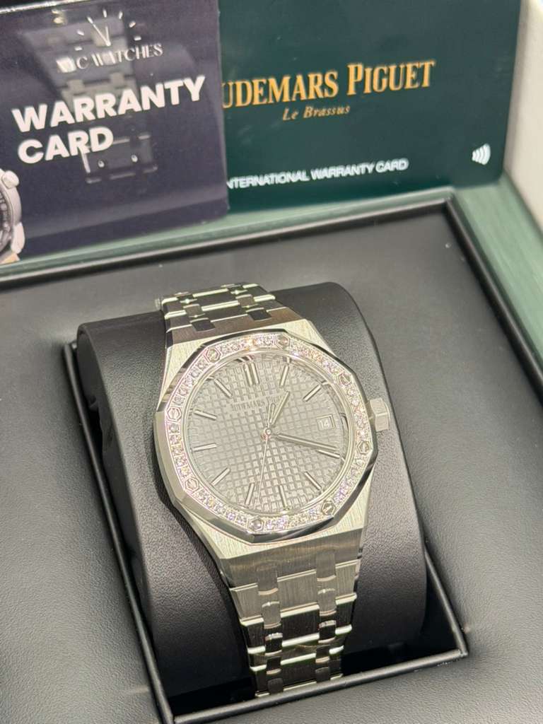 Audemars Piguet Royal Oak Selfwinding 37 MM - Stainless Steel Bracelet - Grey Dial - Diamond Bezel - 15551ST.ZZ.1356ST.06