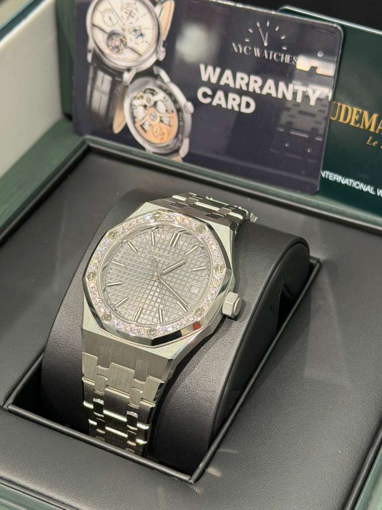 Audemars Piguet Royal Oak Selfwinding 37 MM - Stainless Steel Bracelet - Grey Dial - Diamond Bezel - 15551ST.ZZ.1356ST.06