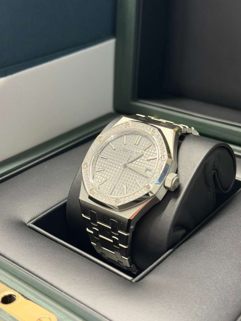 Audemars Piguet Royal Oak Selfwinding 37 MM - Stainless Steel Bracelet - Grey Dial - Diamond Bezel - 15551ST.ZZ.1356ST.06