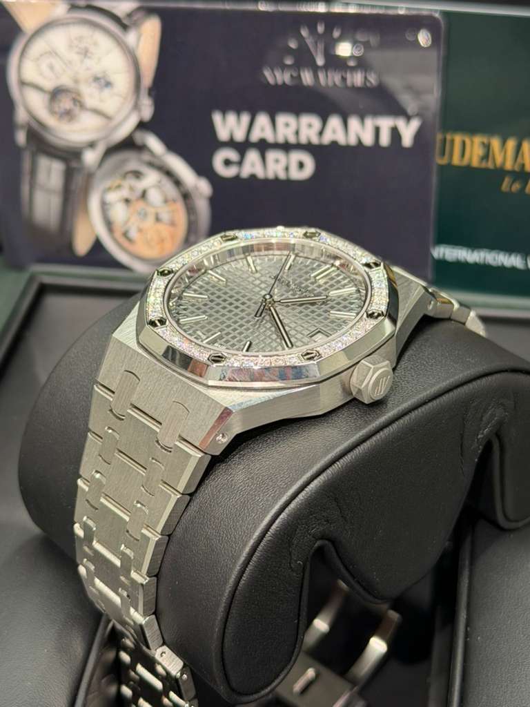 Audemars Piguet Royal Oak Selfwinding 37 MM - Stainless Steel Bracelet - Grey Dial - Diamond Bezel - 15551ST.ZZ.1356ST.06