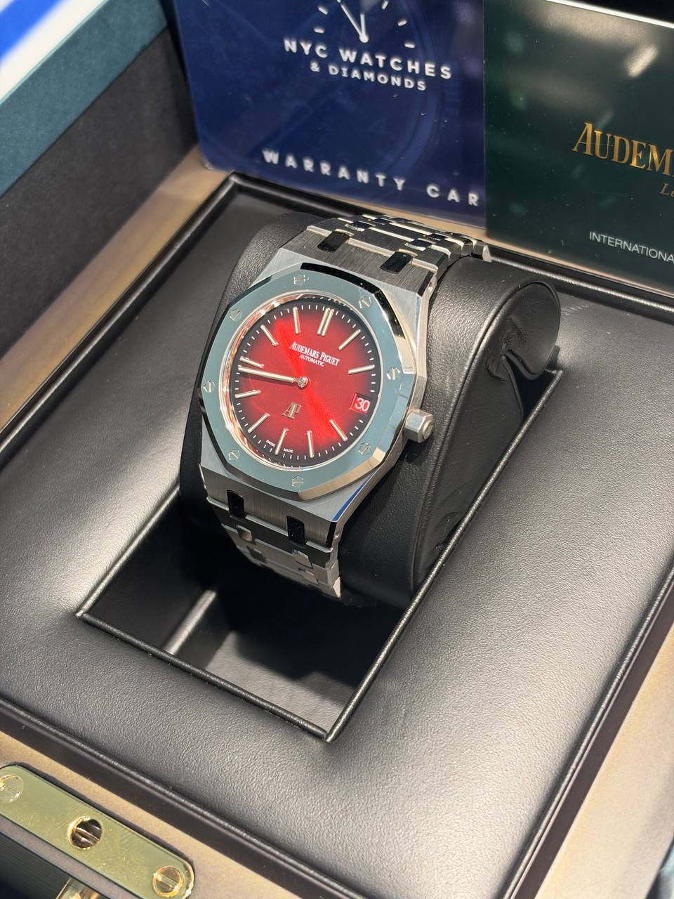 Audemars Piguet Royal Oak “Jumbo” Extra-Thin - 39 MM - Titanium - Smoked Burgundy Dial - BMG Bezel - Titanium Bracelet - 16202XT.OO.1240XT.01