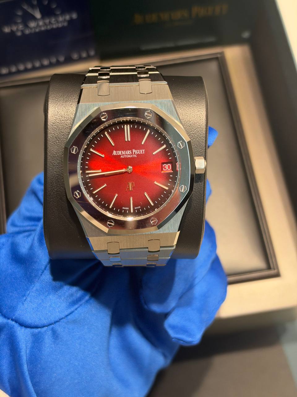 Audemars Piguet Royal Oak “Jumbo” Extra-Thin - 39 MM - Titanium - Smoked Burgundy Dial - BMG Bezel - Titanium Bracelet - 16202XT.OO.1240XT.01