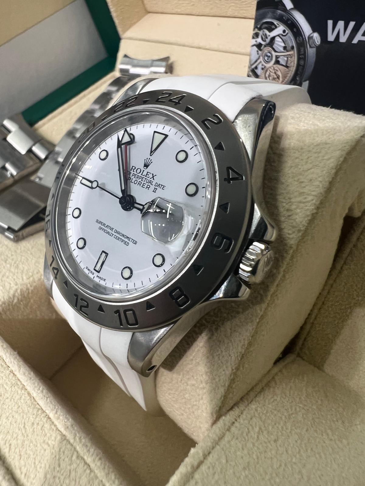 Rolex - Explorer II - 40 MM - Stainless Steel - White Dial - Oyster Bracelet - 16570 wh