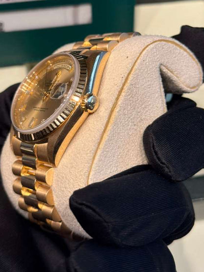 Rolex Day-Date - 36 MM - Yellow Gold - Champagne Diamond Dial - 18238 chd