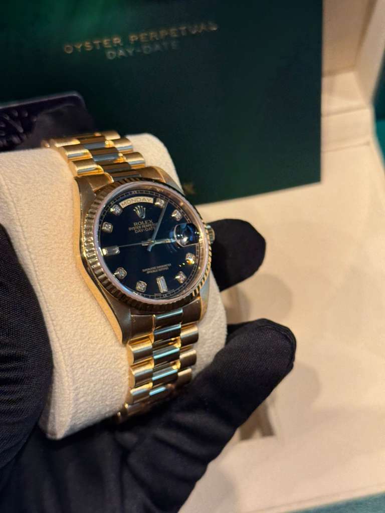 Rolex Day-Date - 36 MM - Yellow Gold - Black Diamond Dial - 18238 bkd