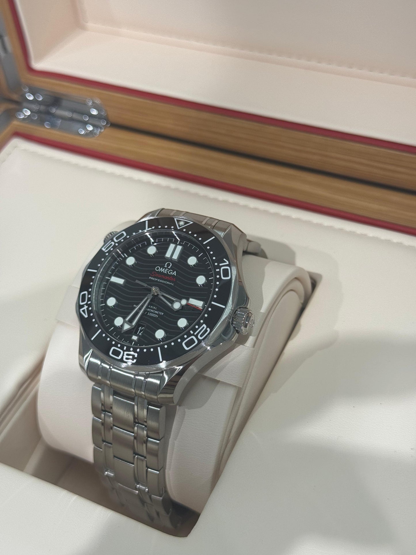 Omega Seamaster Diver - 42 MM - Stainless Steel - Black Dial - 210.30.42.20.01.001