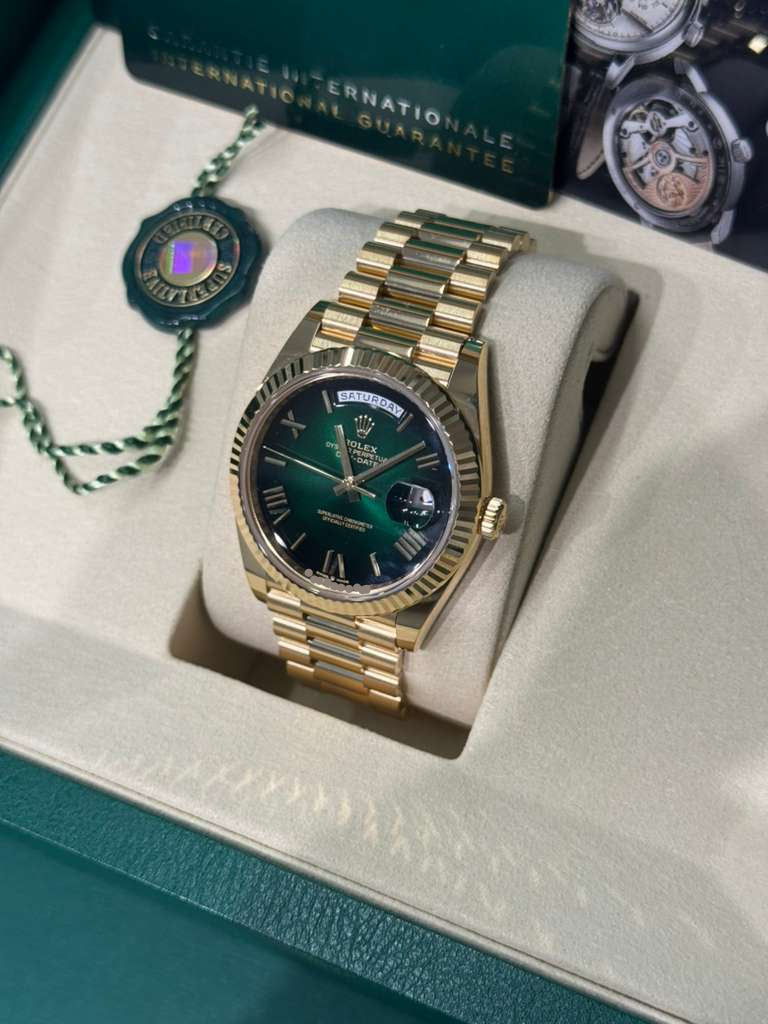 Rolex Day-Date - 40 MM - Yellow Gold - Green Dial - 228238-0069