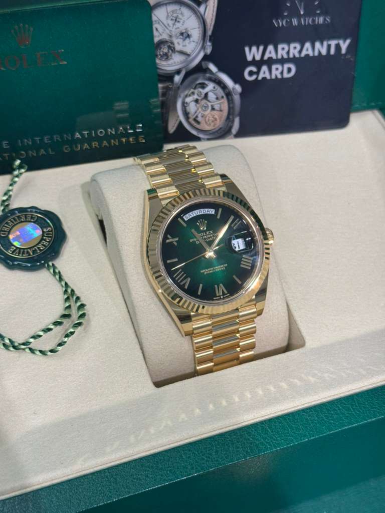 Rolex Day-Date - 40 MM - Yellow Gold - Green Dial - 228238-0069