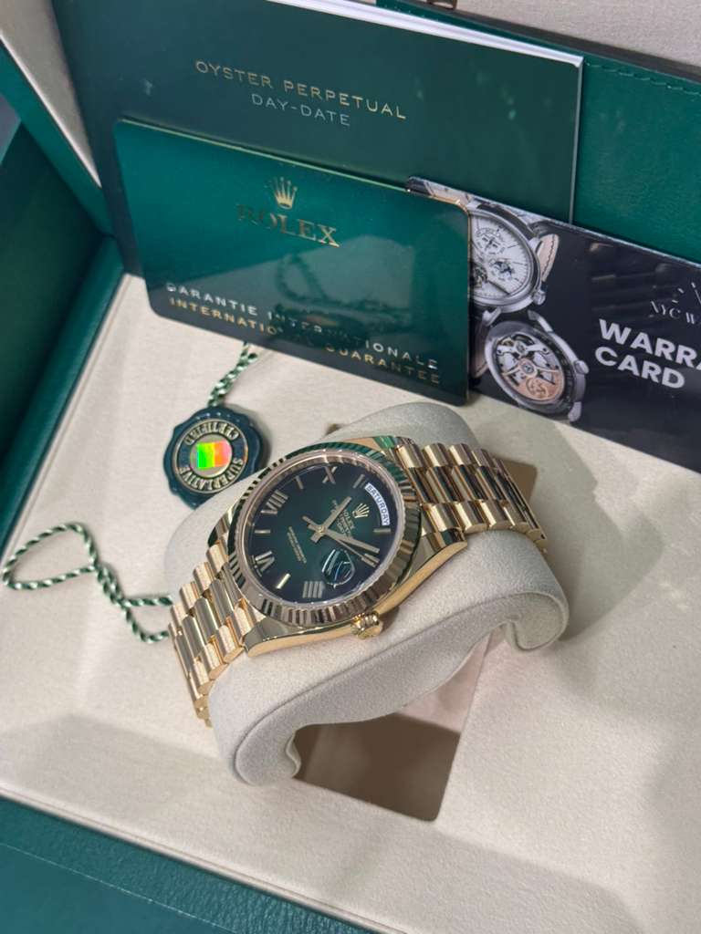 Rolex Day-Date - 40 MM - Yellow Gold - Green Dial - 228238-0069