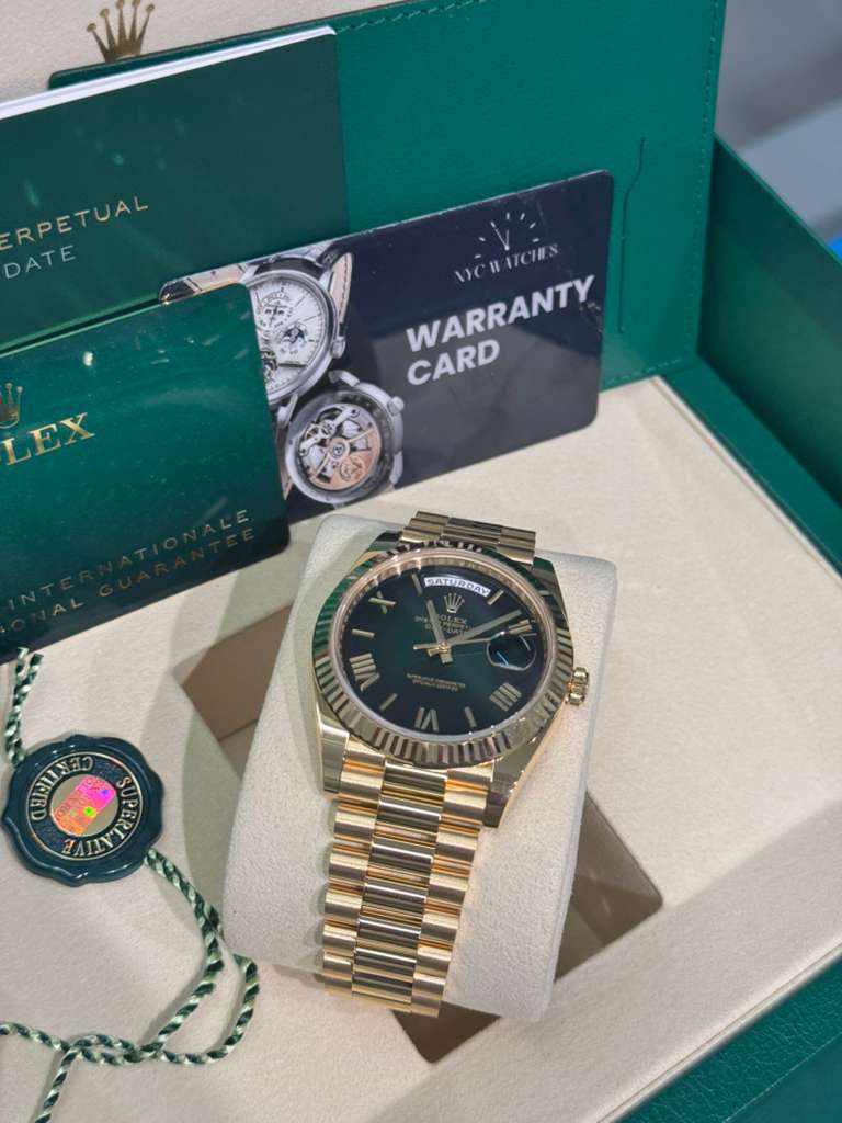 Rolex Day-Date - 40 MM - Yellow Gold - Green Dial - 228238-0069