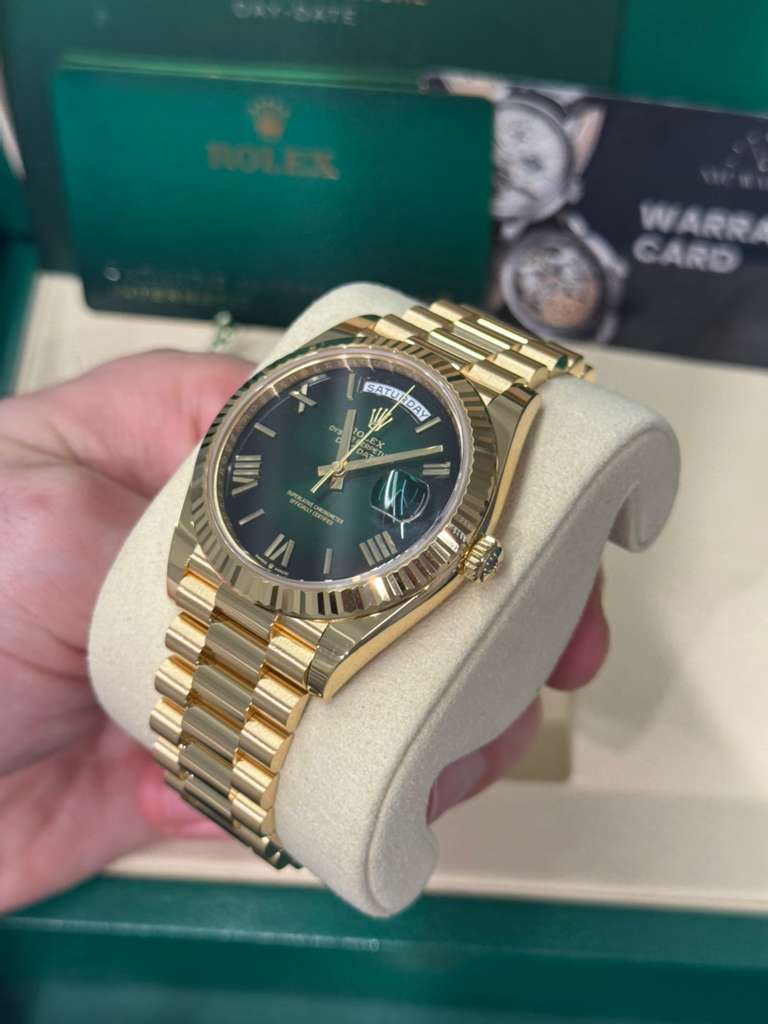 Rolex Day-Date - 40 MM - Yellow Gold - Green Dial - 228238-0069