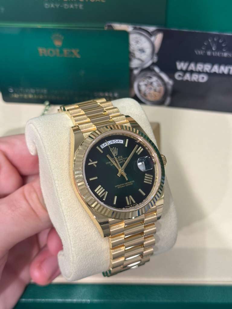 Rolex Day-Date - 40 MM - Yellow Gold - Green Dial - 228238-0069