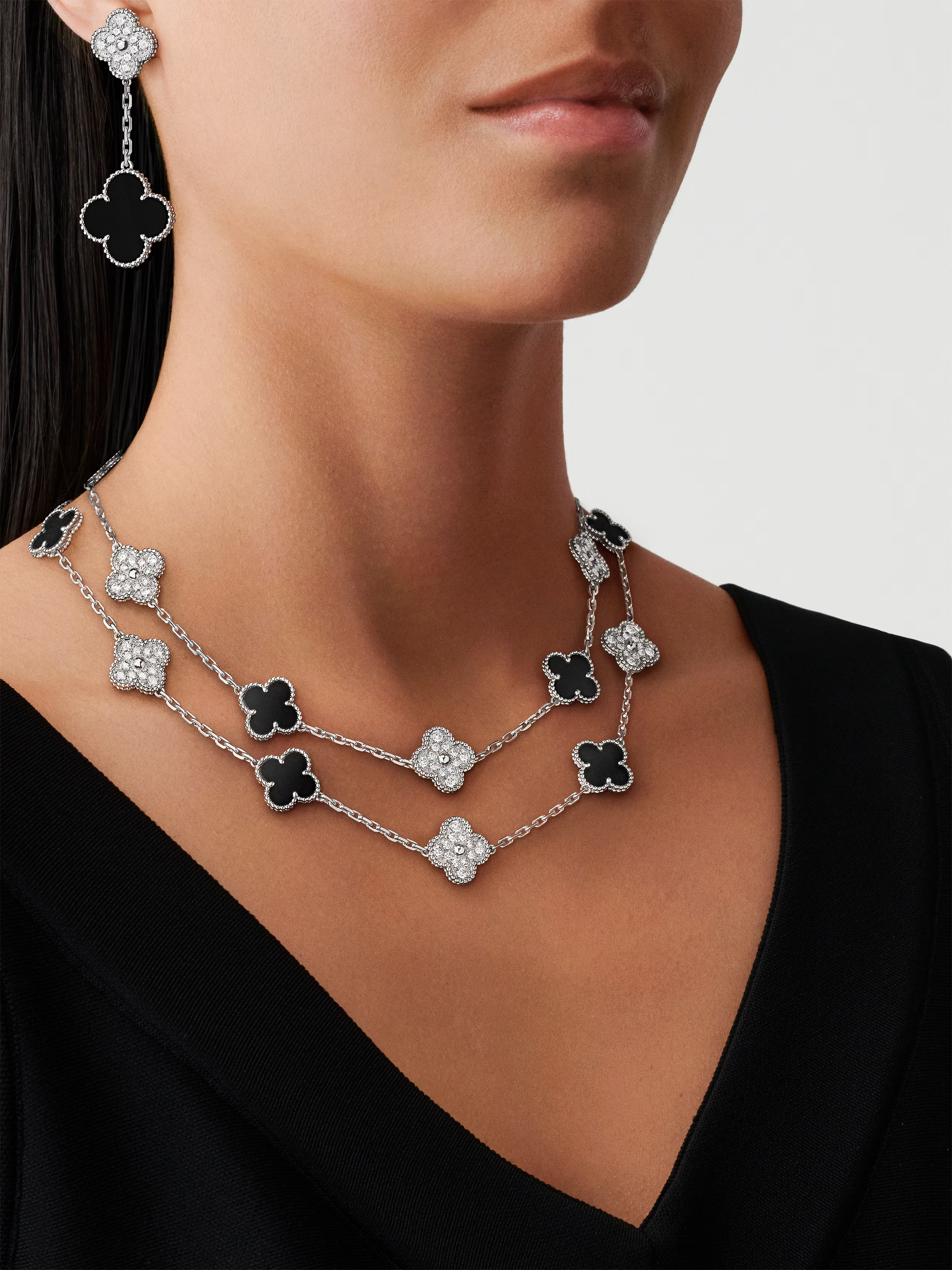 Van Cleef & Arpels Vintage Alhambra Long Necklace - 18k White Gold - Diamond &amp; Onyx - 20 Motifs - Tw. 4ct - VCARP2R800